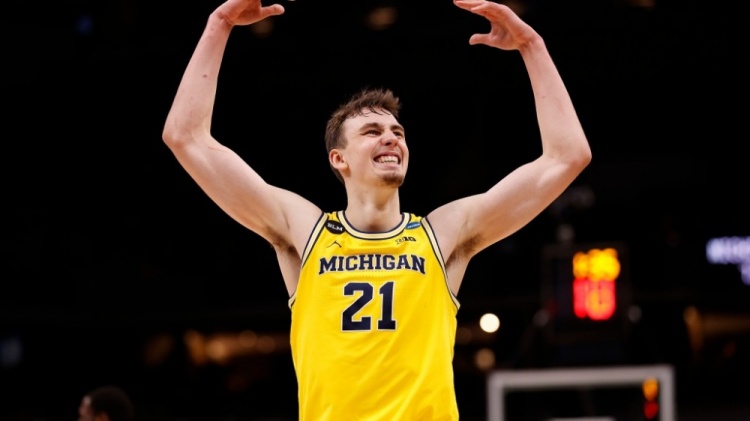 均超越了意 均超越了意